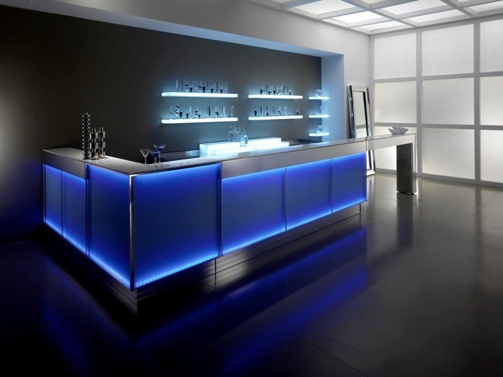 Banco bar con pannelli luminosi