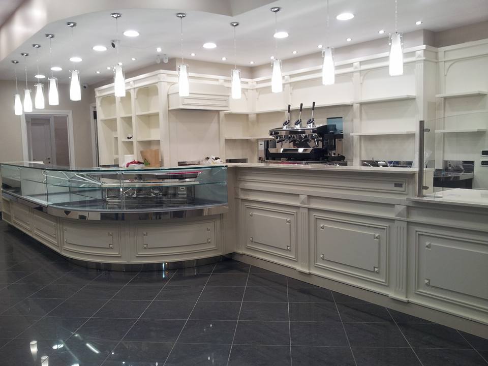 Arredo di bar in bianco