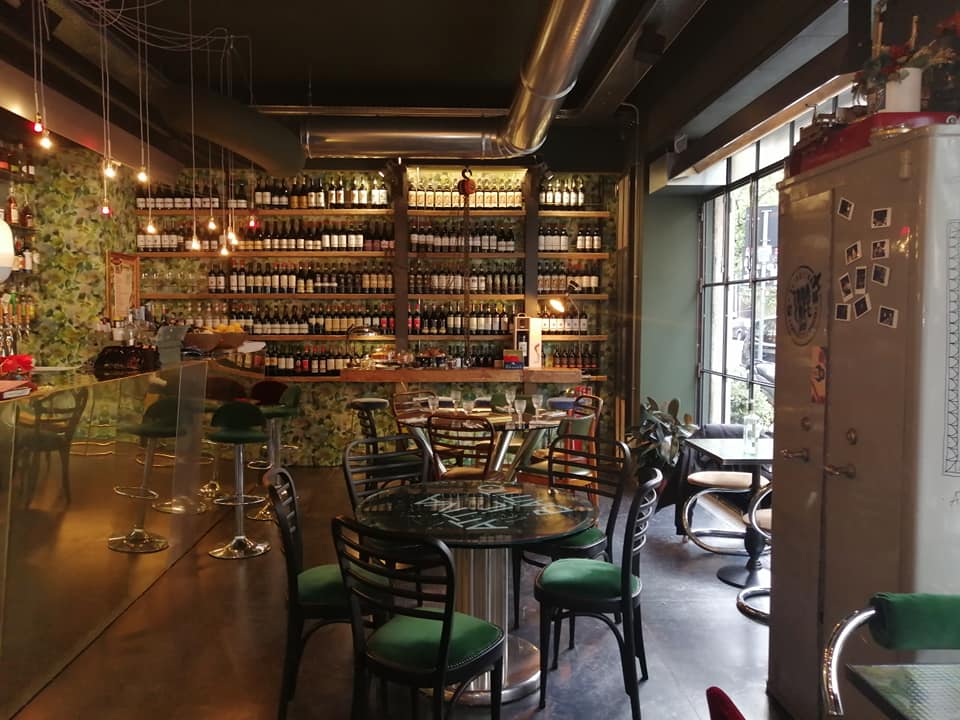 Arredi per locale in legno