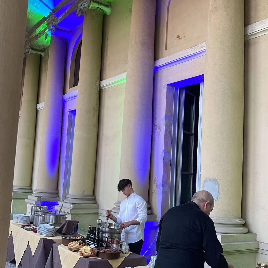 allestimento buffet durante una cerimonia