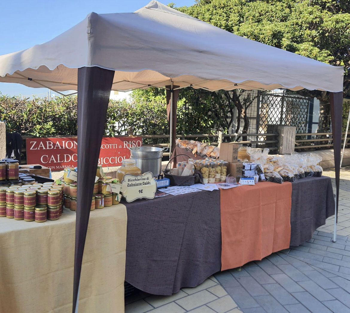 L'Onorato Pollo event stand