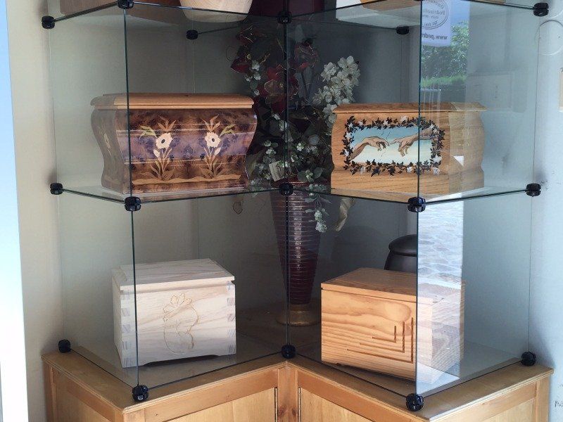 urne cinerarie in vendita all'agenzia funebre