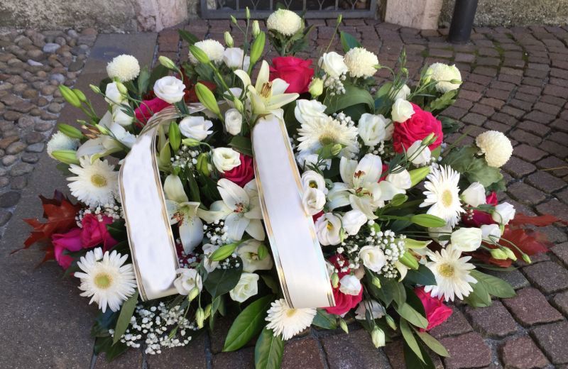 cuscino funebre di gerbere e rose