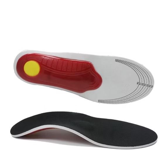 Plantillas ortopédicas para zapatos, una gris con soporte rojo y amarillo, y otra negra con borde blanco.