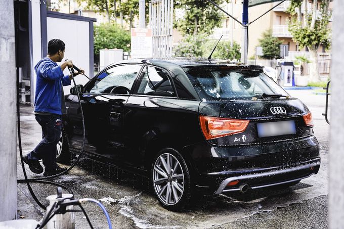 Lavaggio a mano auto Sede Cesano Boscone Autolavaggio Joel