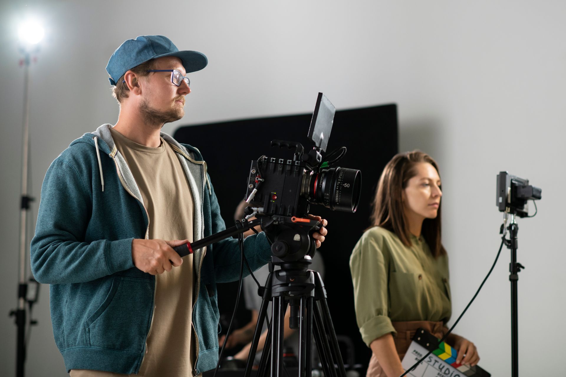 equipo de filmación de agencia de producción audiovisual 