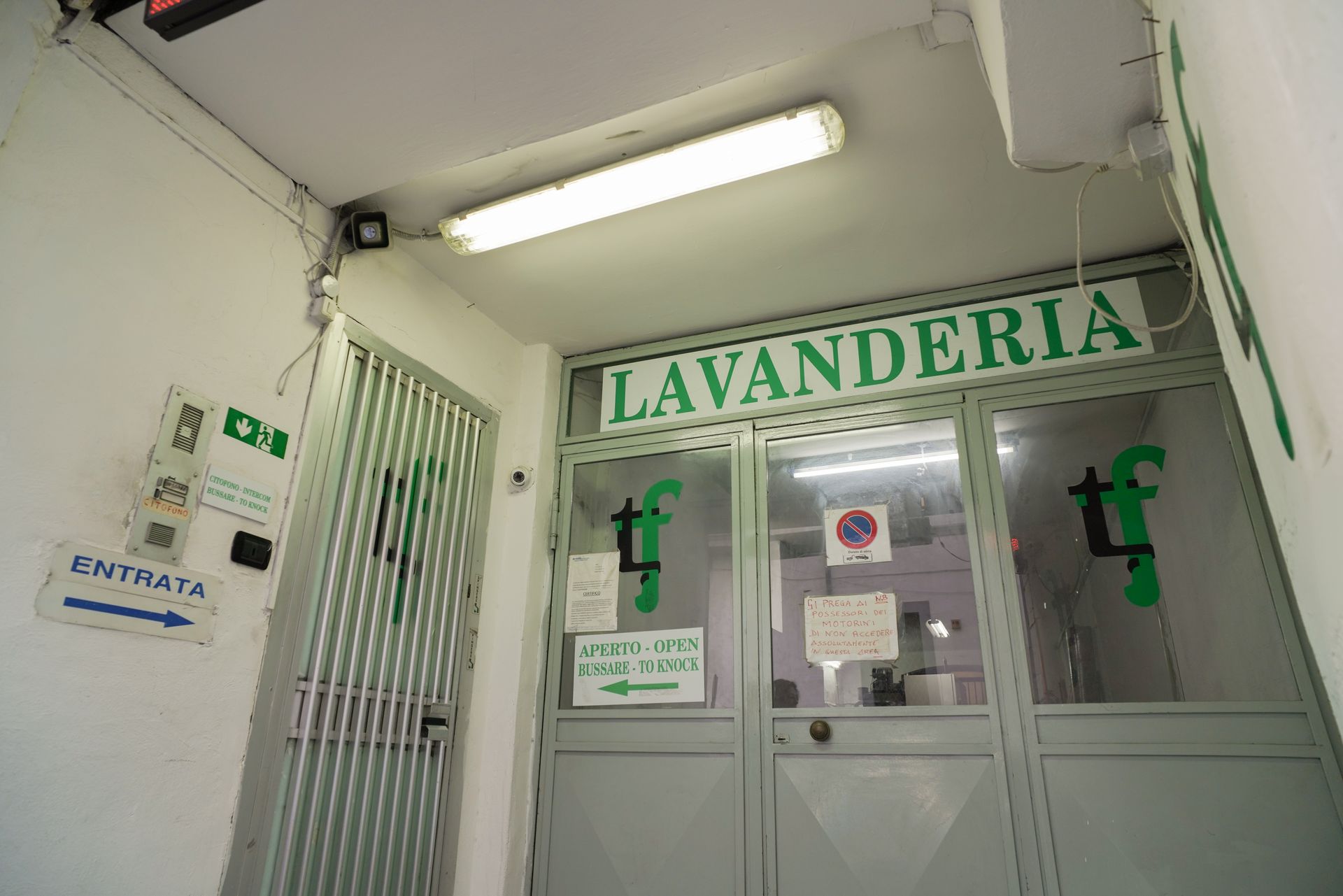 Ingresso della lavanderia a secco