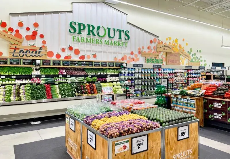 A grocery store filled with lots of fruits and vegetables.
