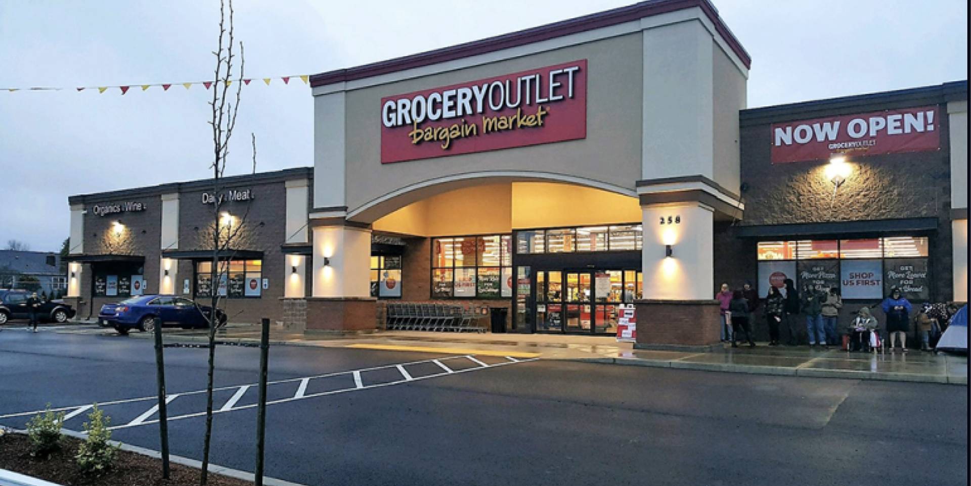 A grocery outlet is now open in a parking lot.