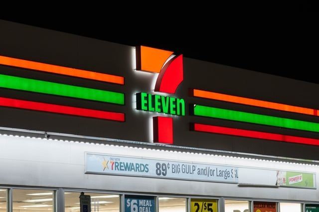 A 7 eleven store that is lit up at night