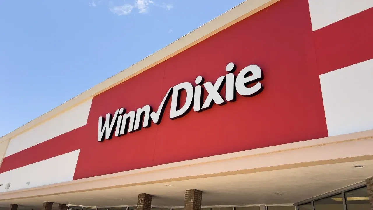 A red and white sign for a winn dixie store