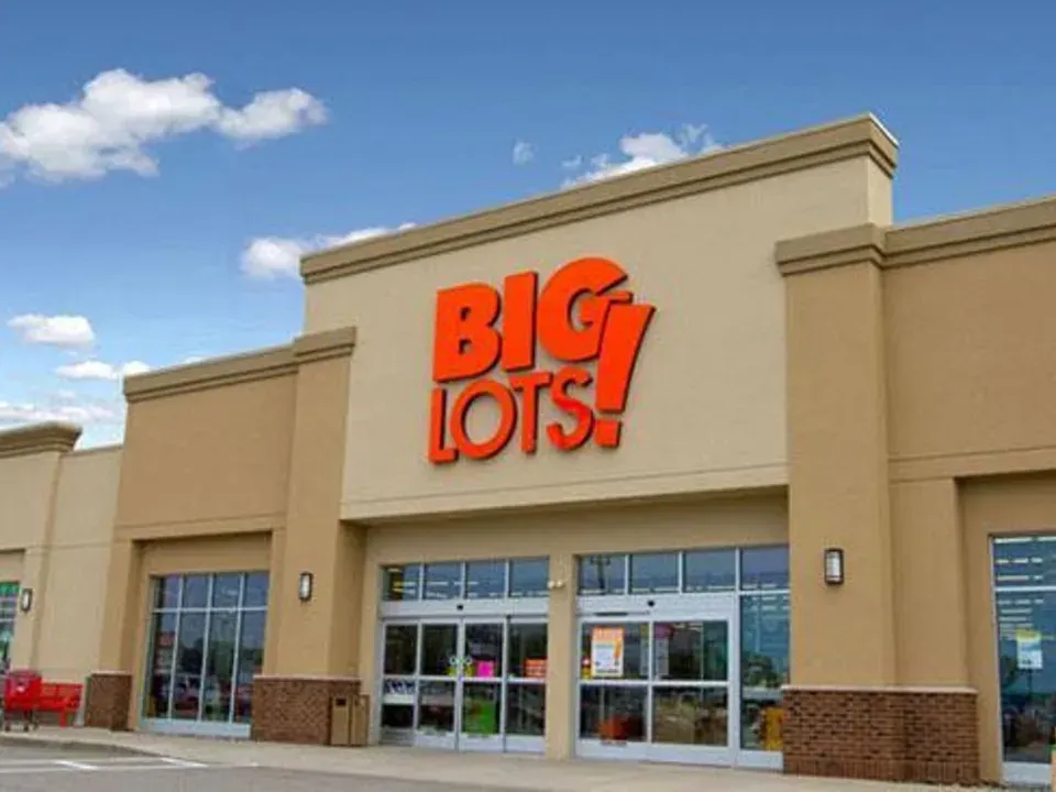 A big lots store with a blue sky in the background