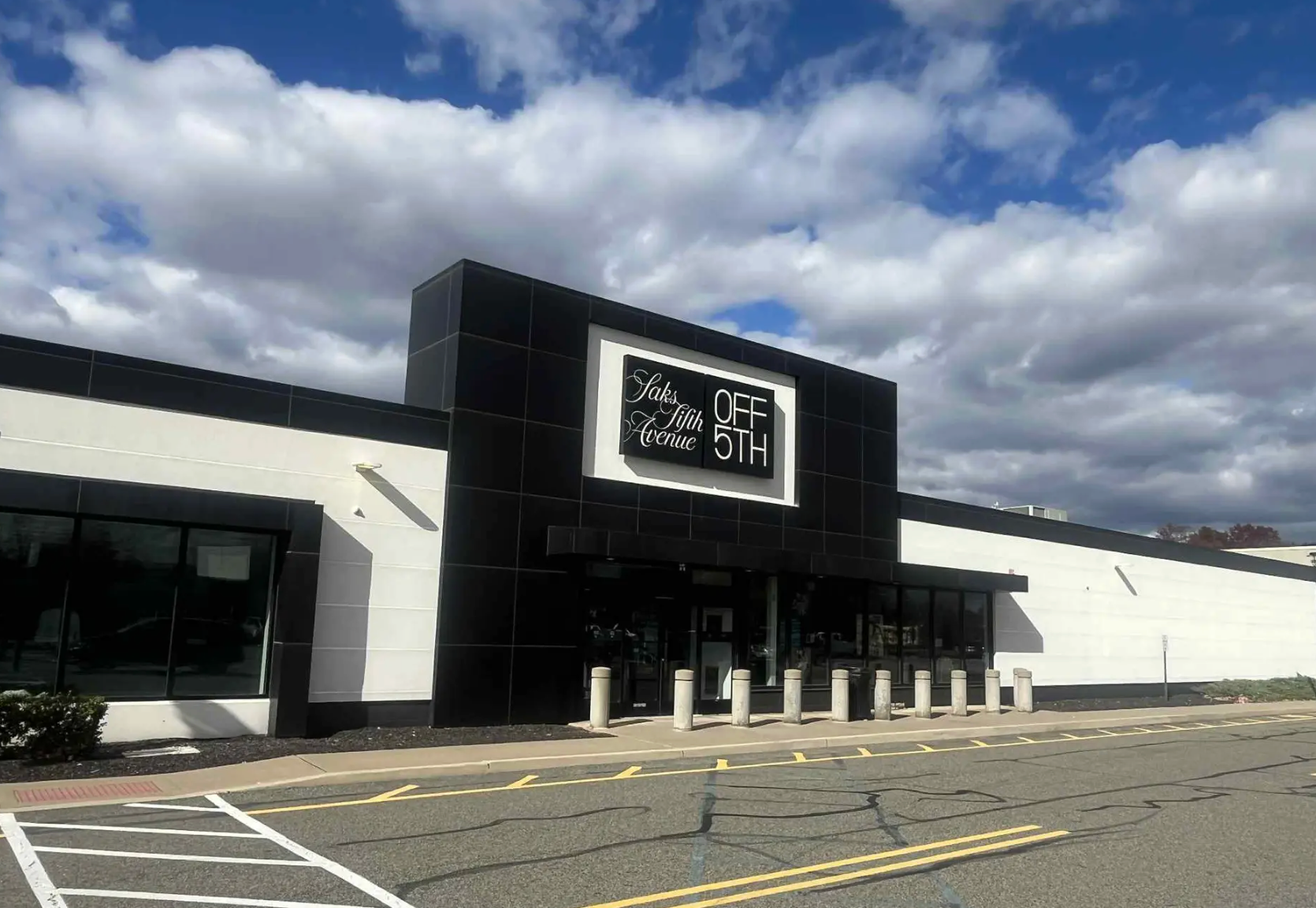 The front of an aldi store with a sign in front of it.