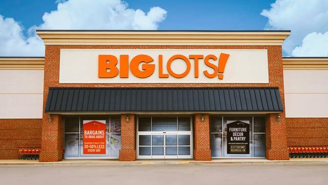The front of a big lots store with a blue sky in the background
