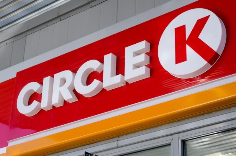A red and white sign that says circle k on it