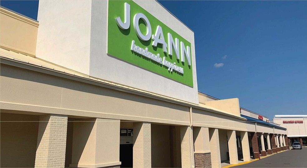 A store front with a green sign that says joann