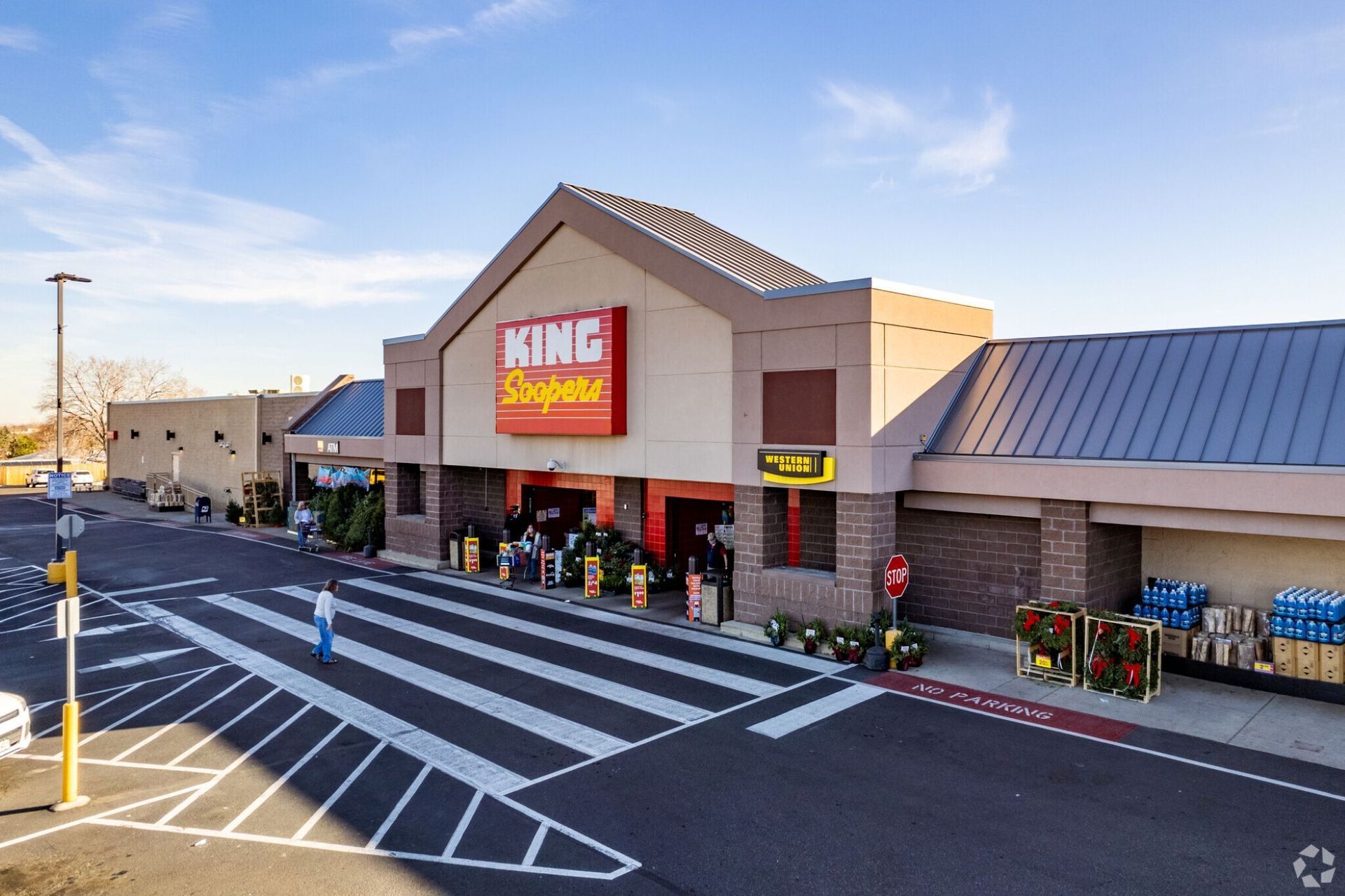 A kfc restaurant with a sign that says ' mr. kentucky ' on it