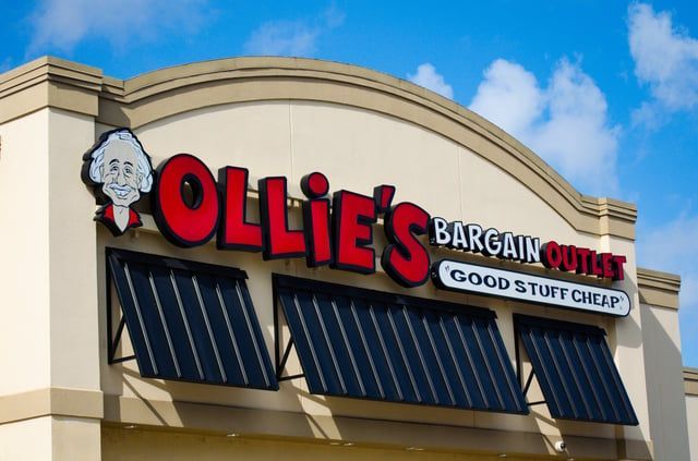 The front of a store called ollie 's bargain outlet