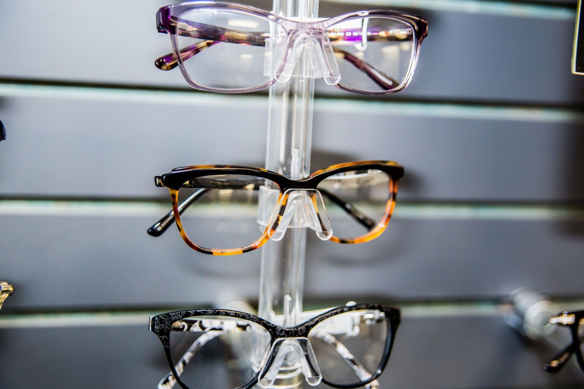 Choosing The Right Eyeglass Frames 2928