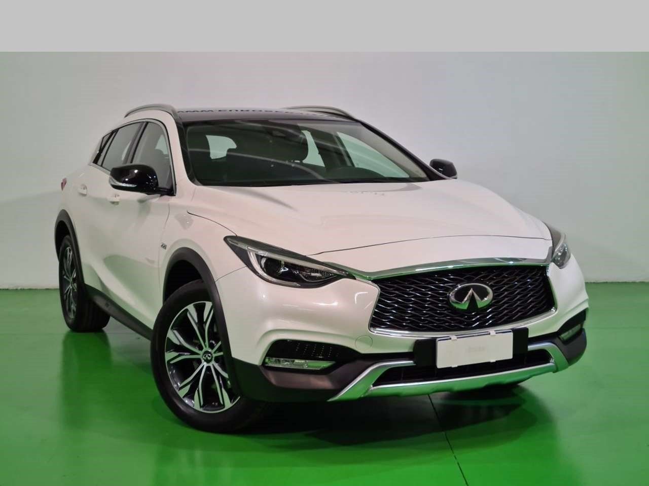 INFINITI QX30