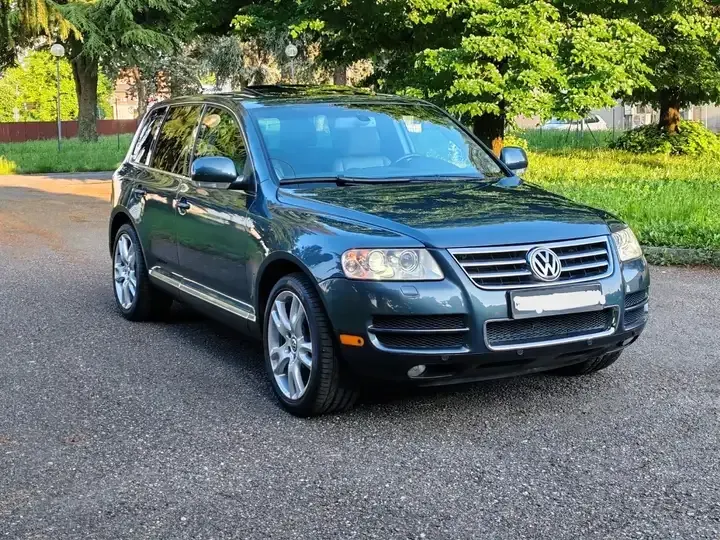 VOLKSWAGEN TOUAREG