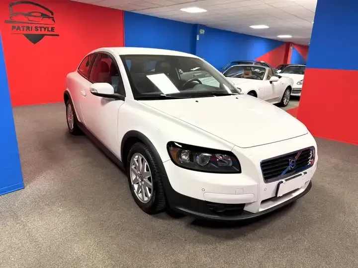 VOLVO C30