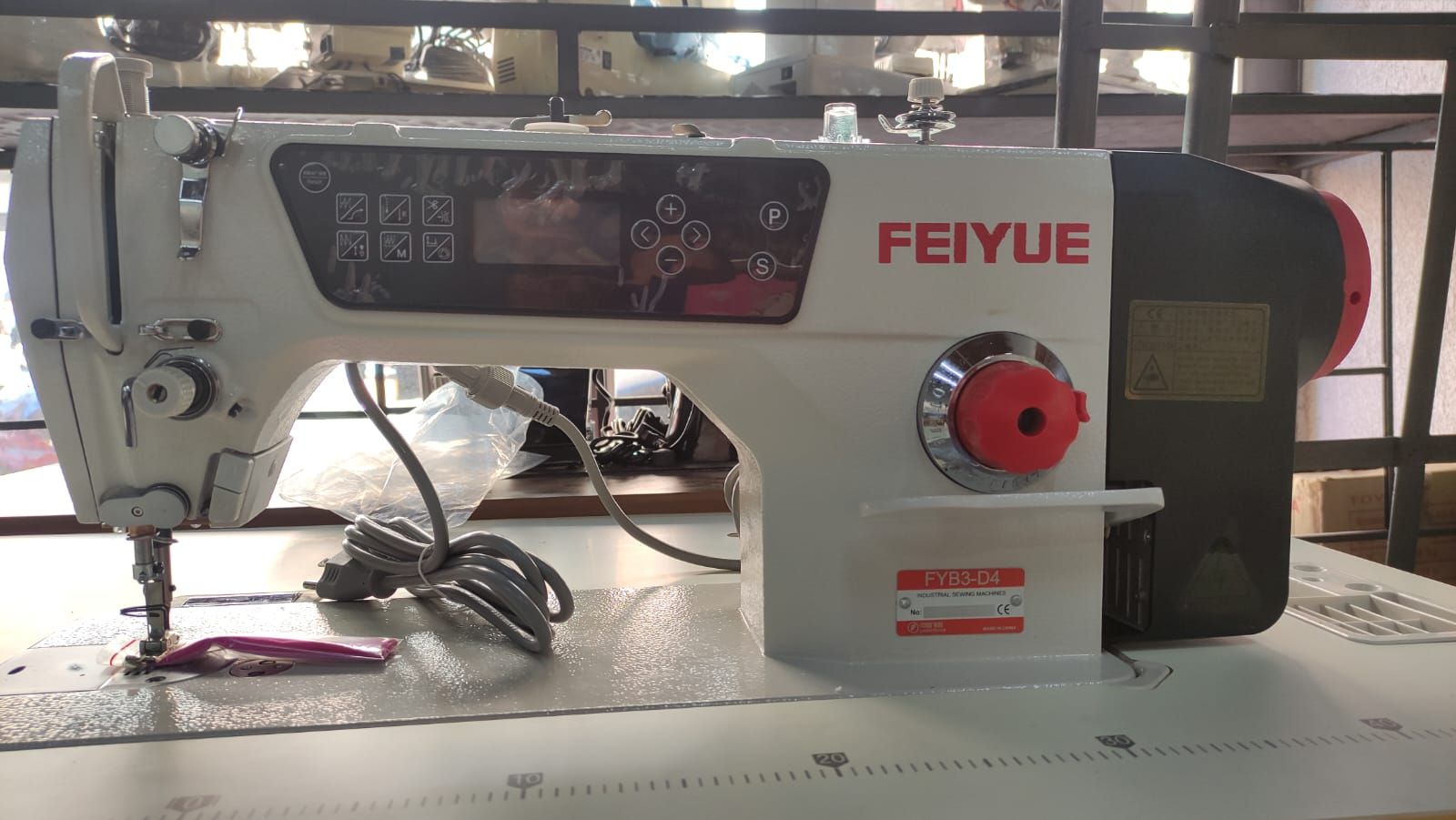 MAQUINAS DE COSER DE LA 12
