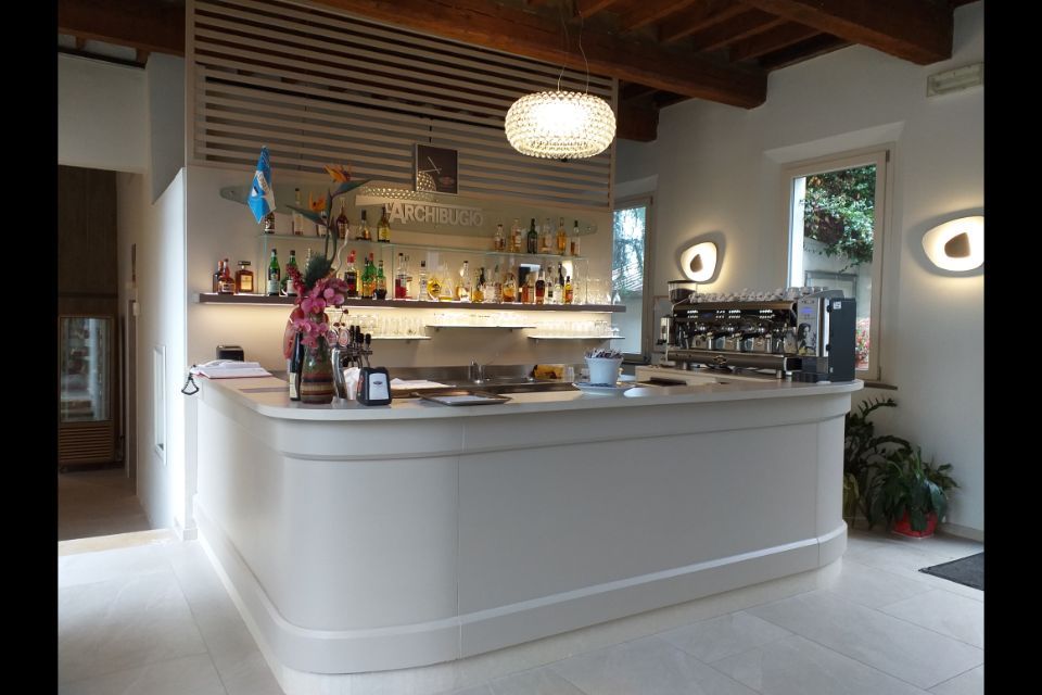 bancone beige per bar