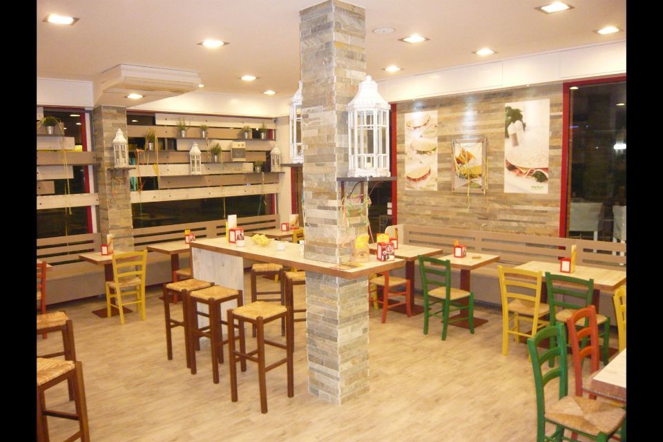 tavoli di un locale moderno