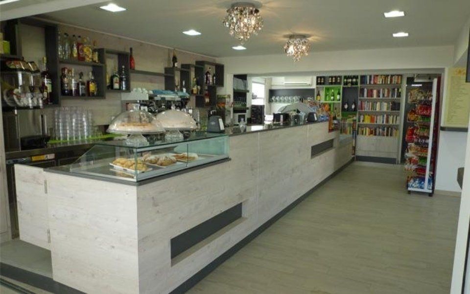 bancone su misura per bar