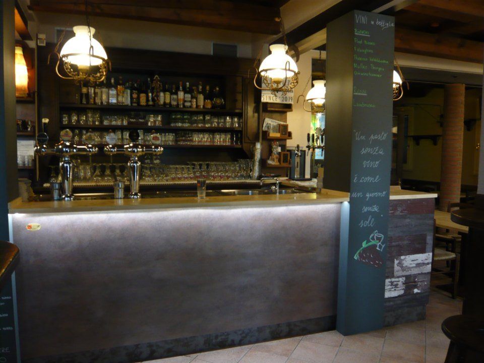 bancone moderno di un ristorante