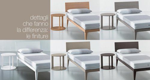 assortimento letti singoli con comodino