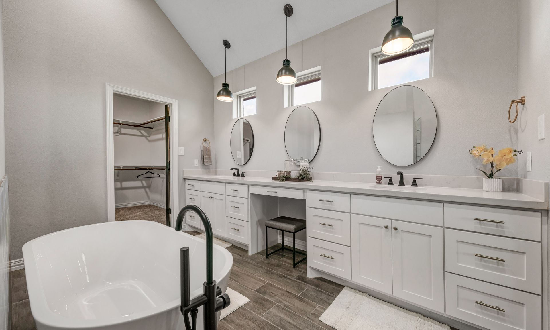 HUNTERS CROSSING ESTATES