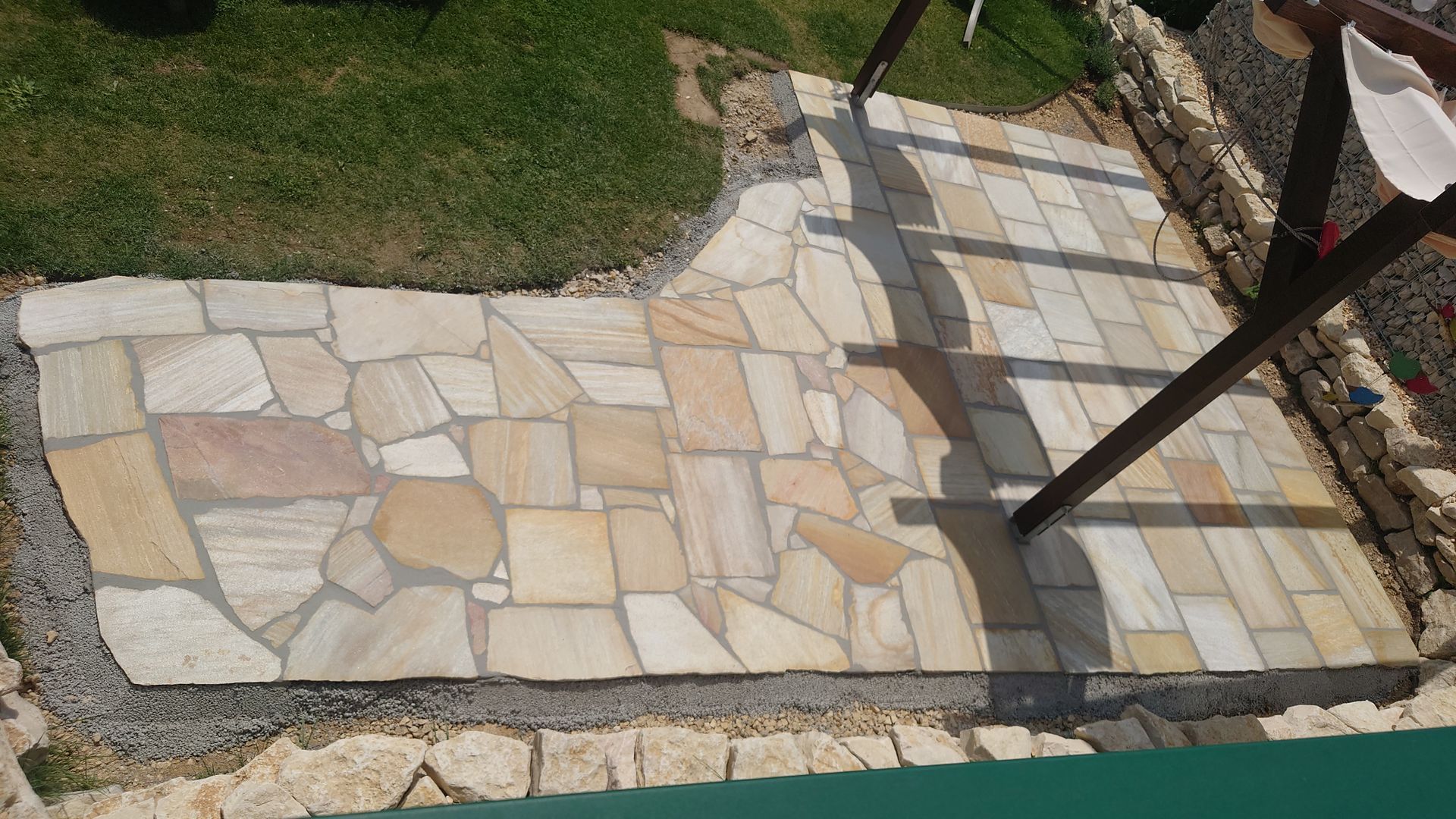 Natursteinplattenbelag