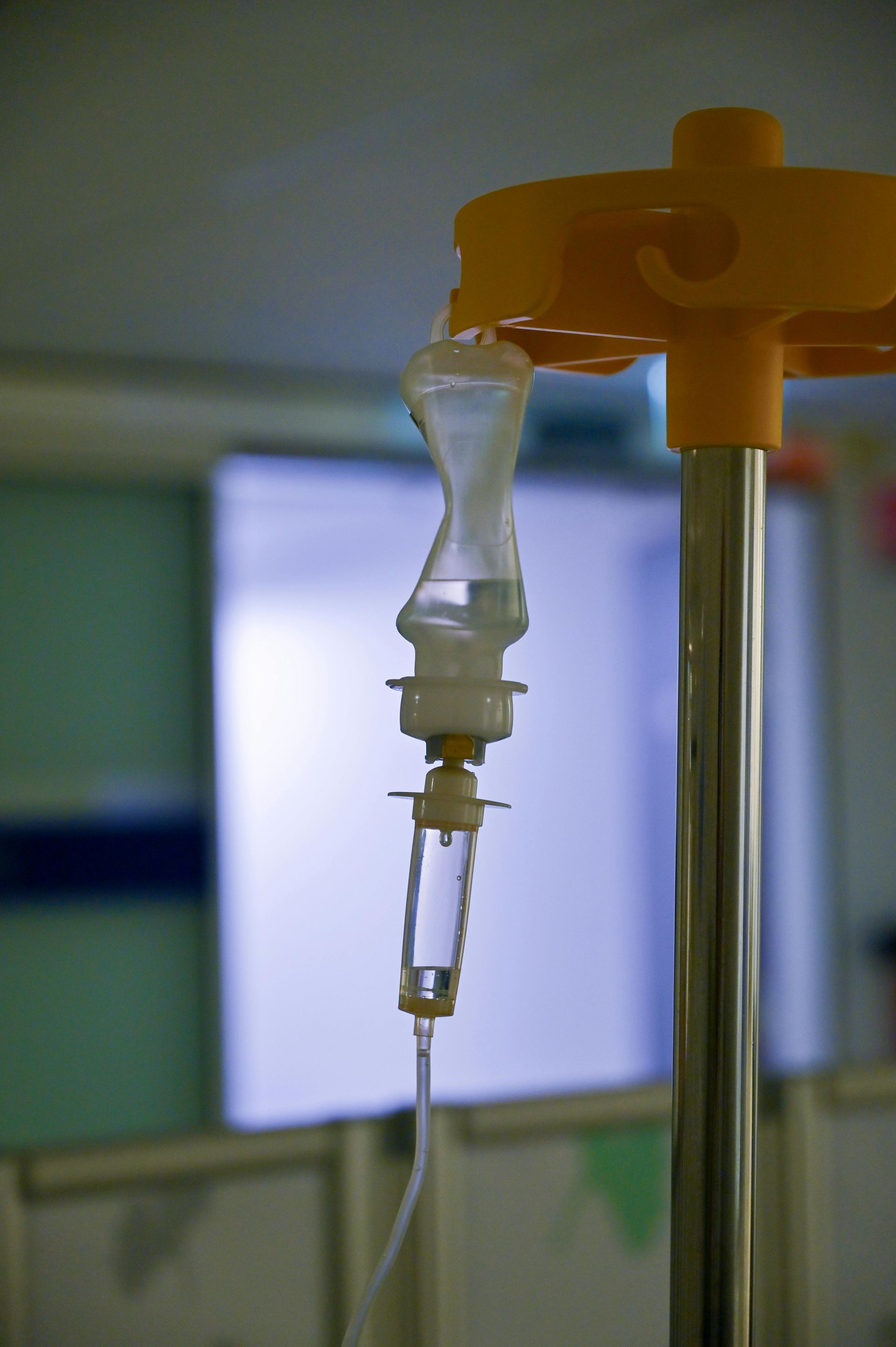 A close up of an iv drip in a hospital room.