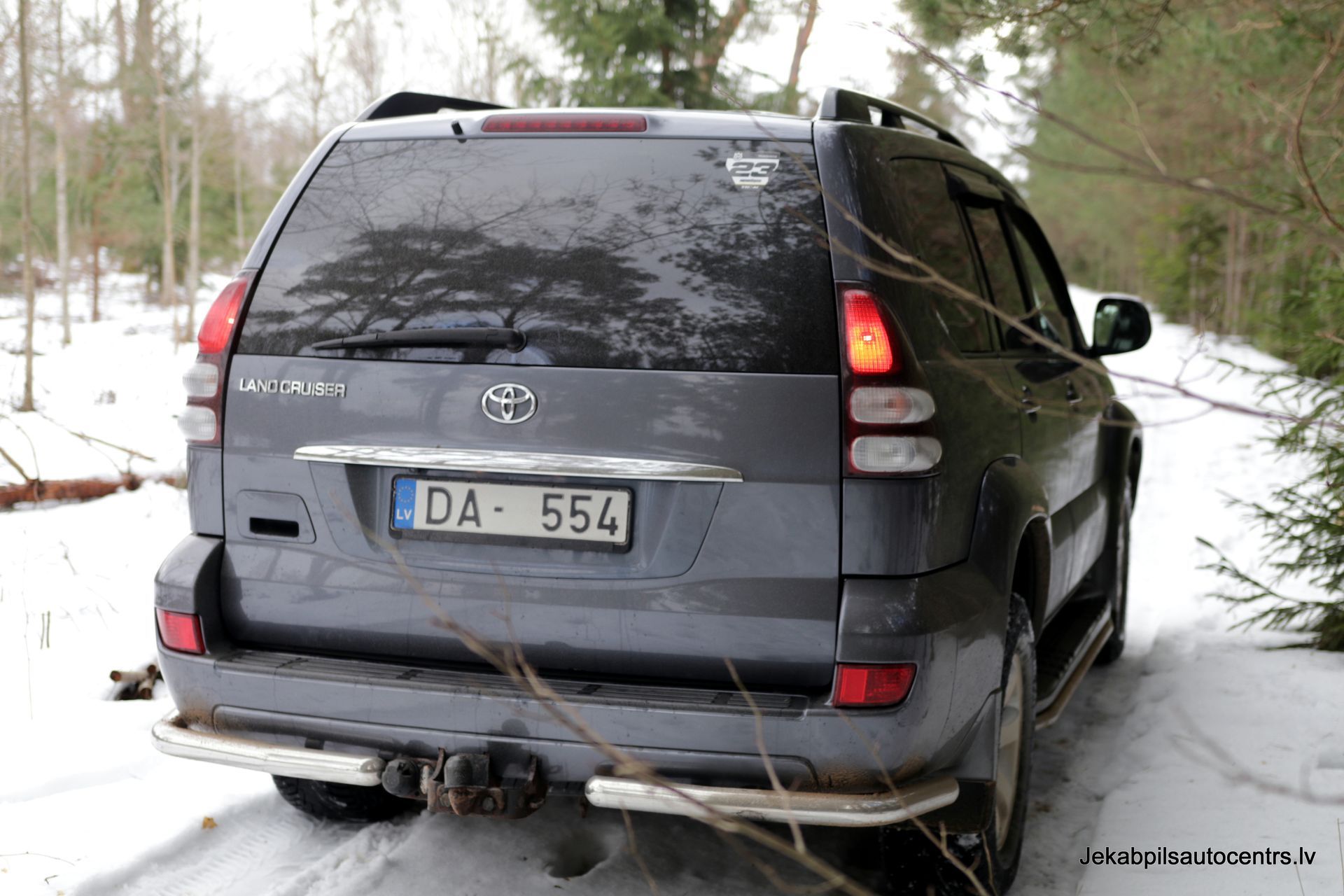 Toyota apvidus auto ar numura zīmi da-554