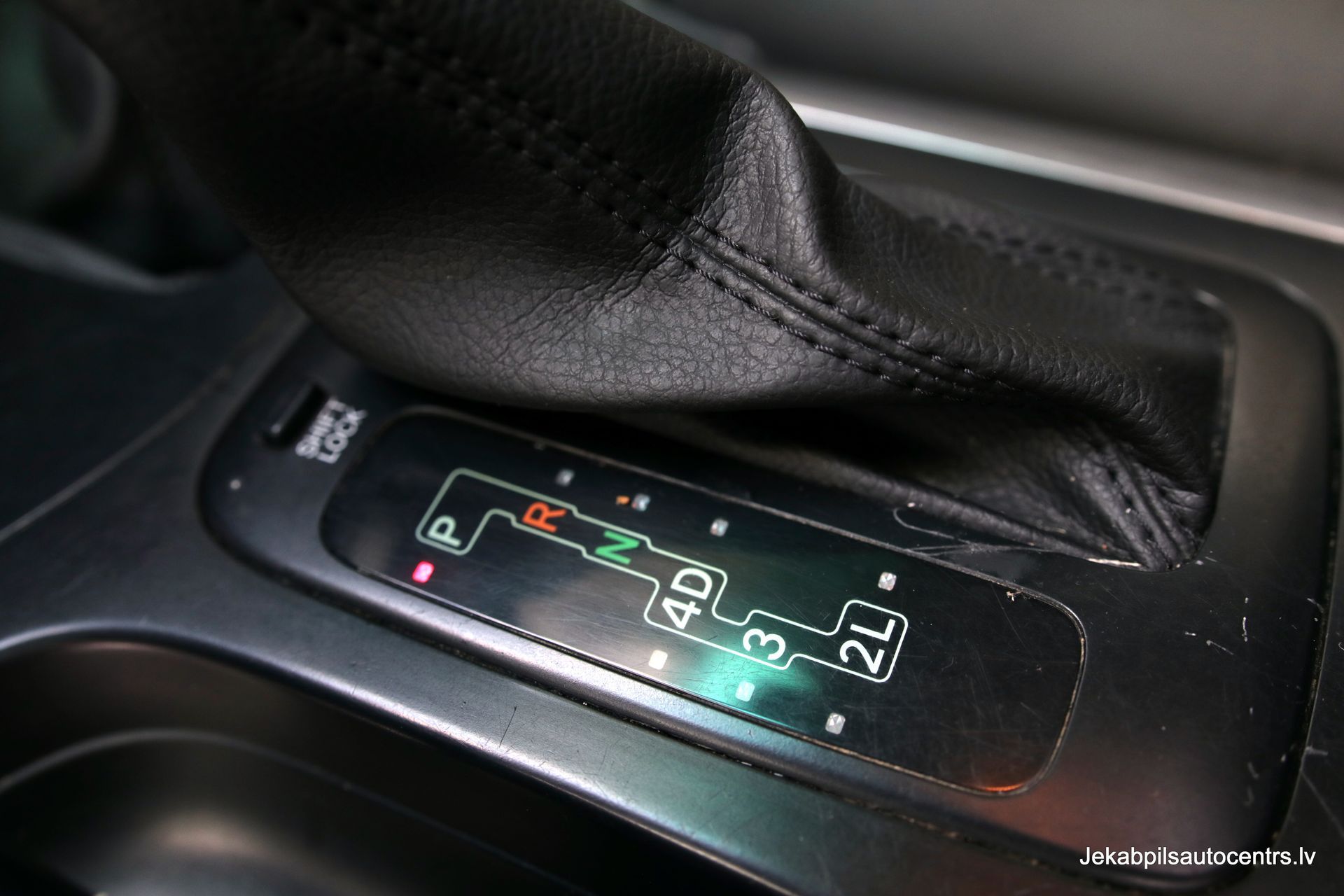 Tuvplāns ar pārslēgu automašīnā