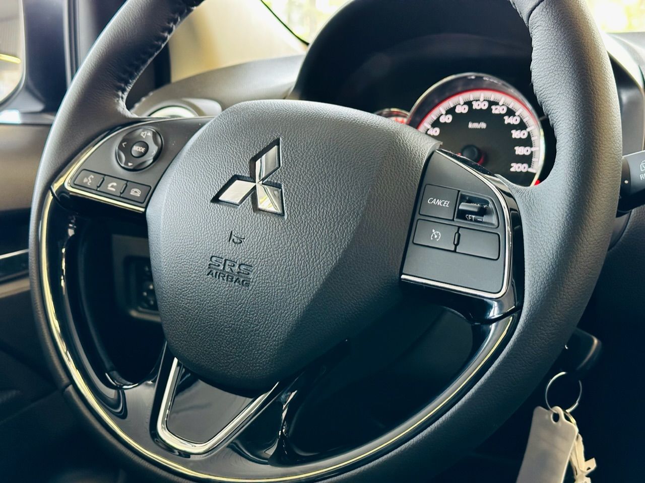 Tuvplāns ar stūri automašīnā