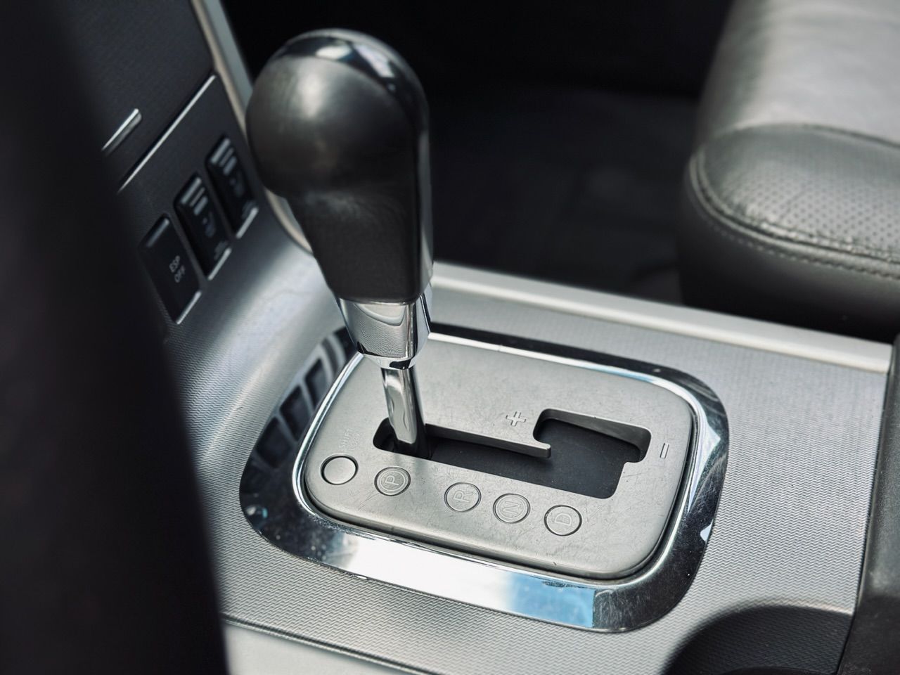 Tuvplāns ar pārslēgu automašīnā