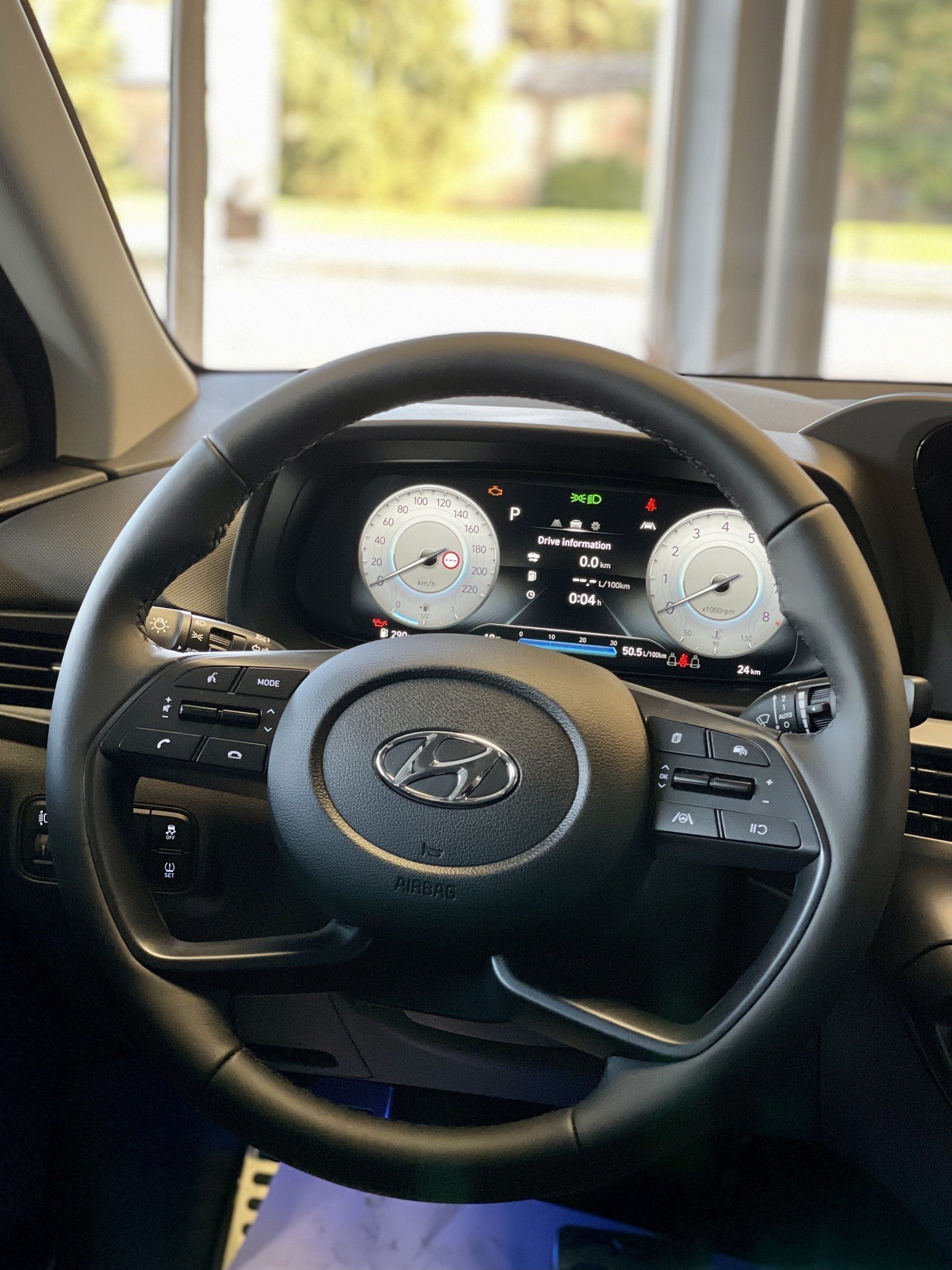 Tuvplāns ar stūri automašīnā