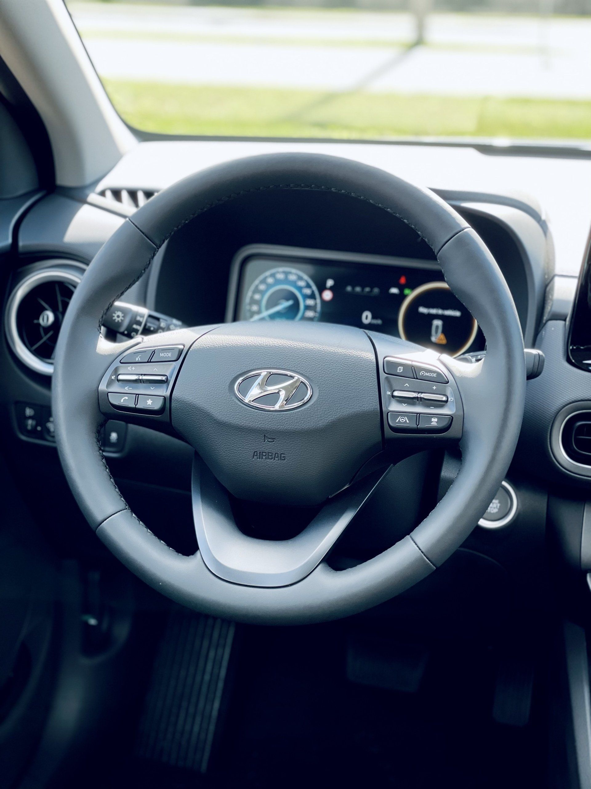 Tuvplāns ar stūri automašīnā