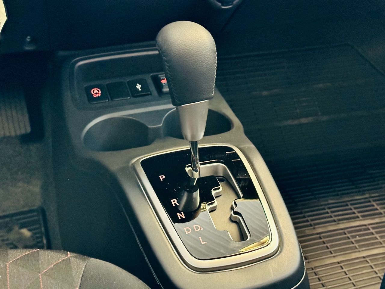 Tuvplāns ar pārslēgu automašīnā