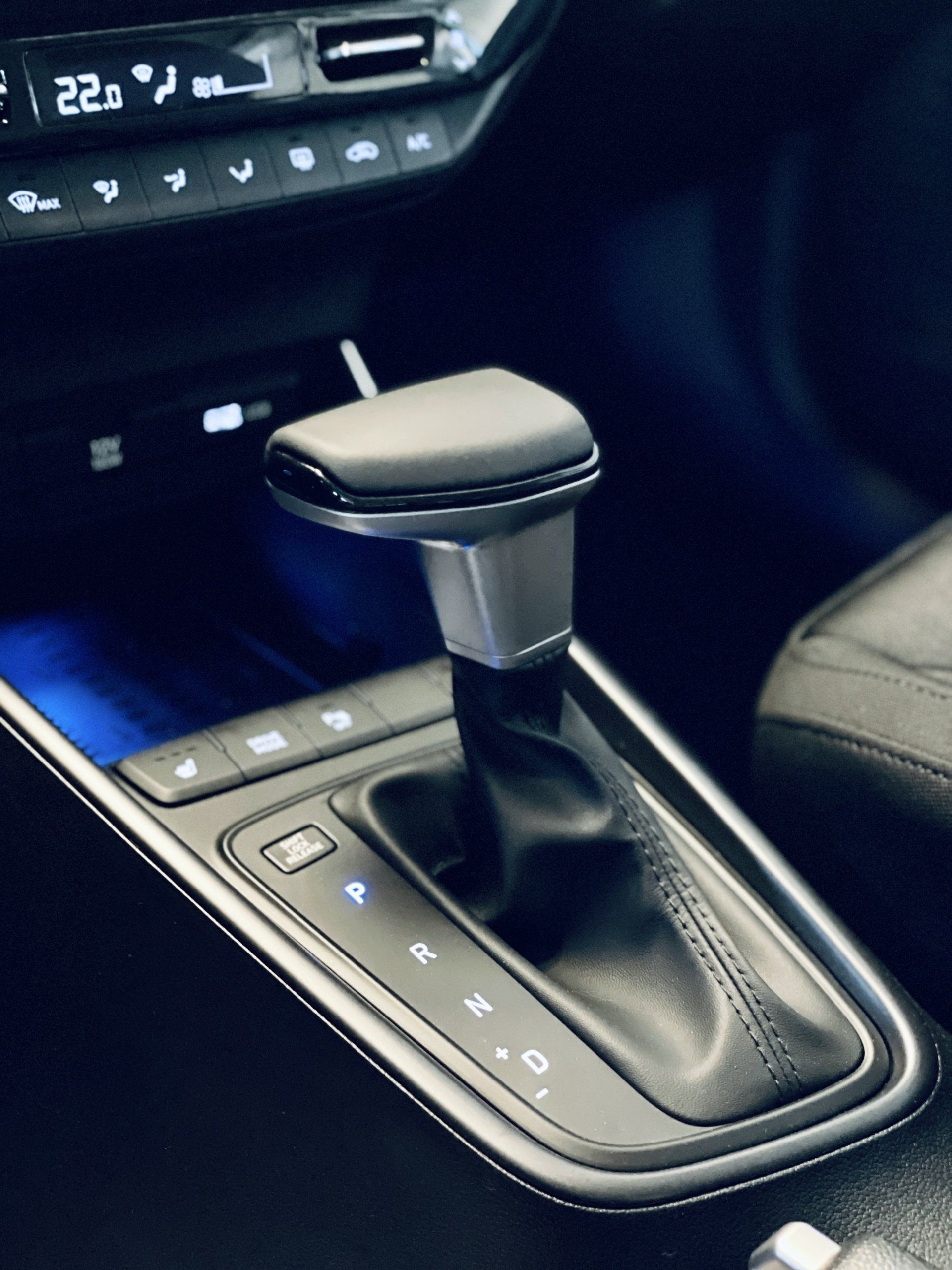 Tuvplāns ar pārslēgu automašīnā