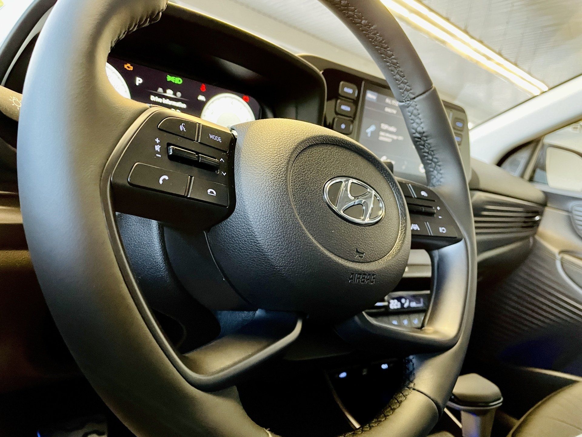 Tuvplāns ar stūri automašīnā