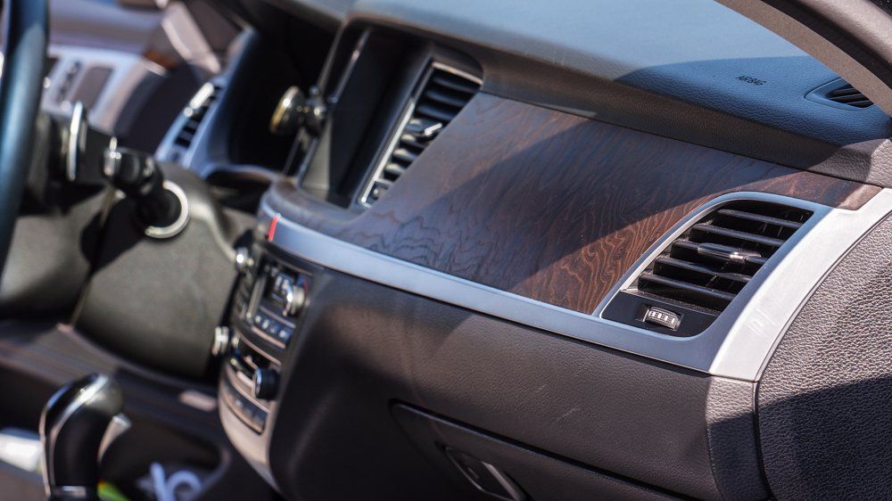 Tuvplāns no automašīnas paneļa