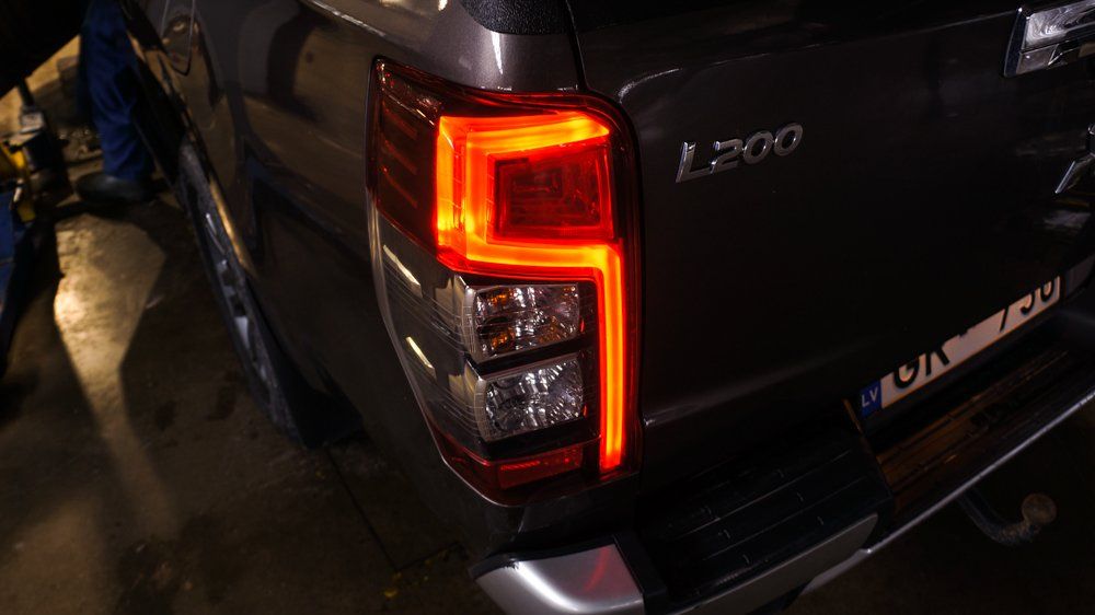 Tuvplāns pikapa aizmugurējam lukturim.