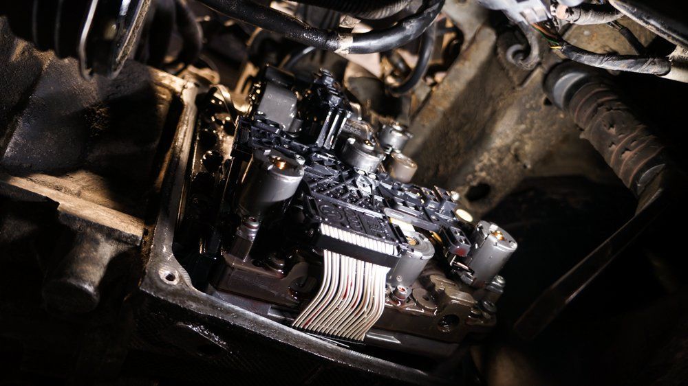 Tuvplāns mašīnai ar daudz eļļas