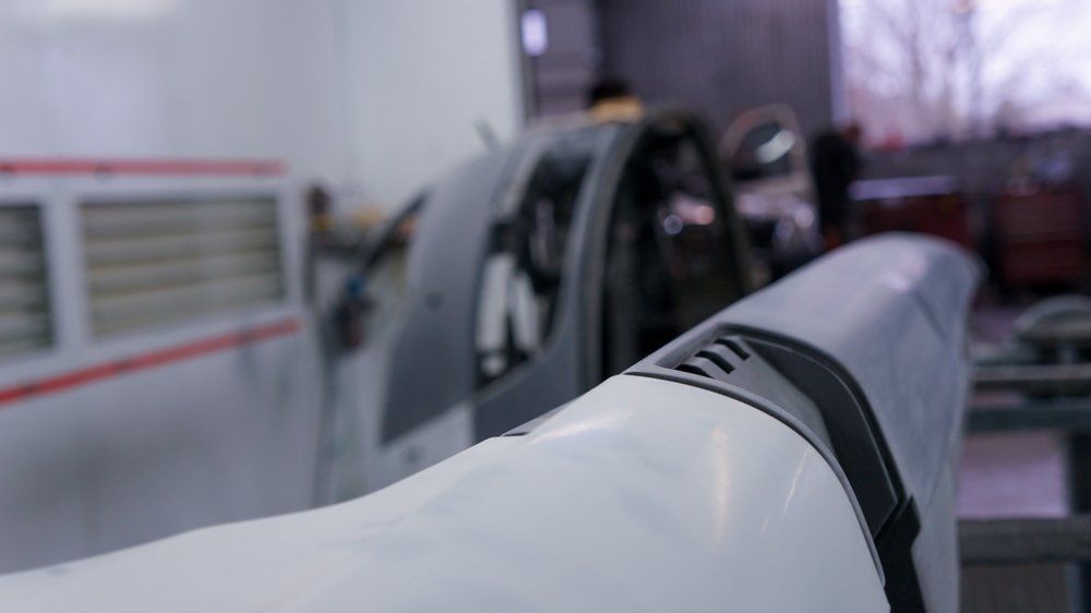 Tuvplāns no rūpnīcā būvētas automašīnas.