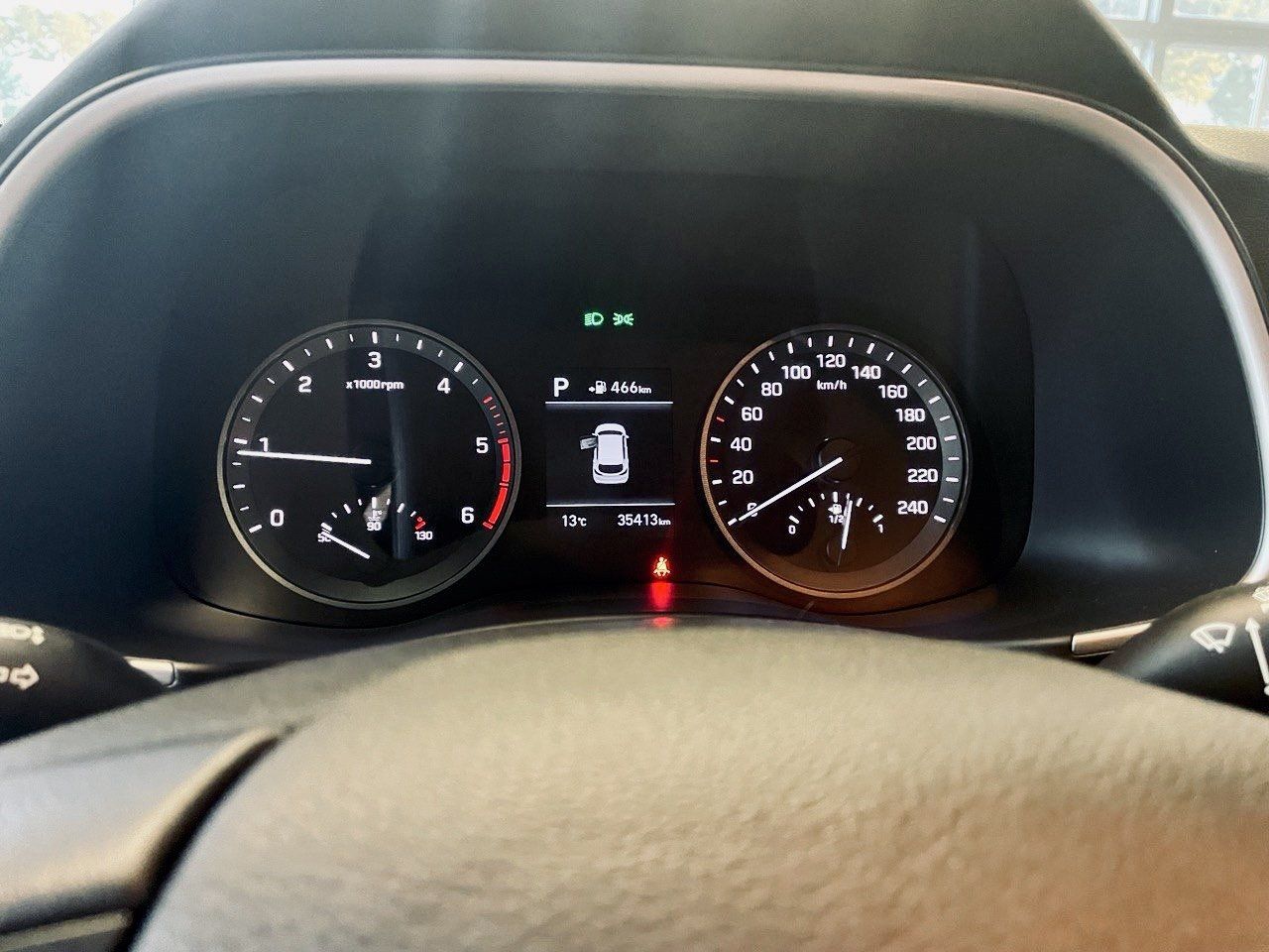 Tuvplāns no automašīnas paneļa