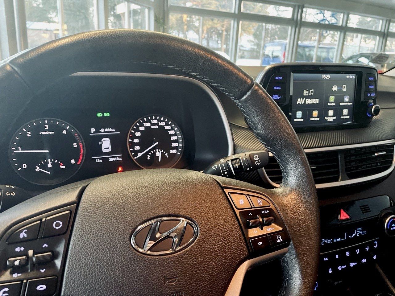 Tuvplāns no hyundai tucson stūres un paneļa